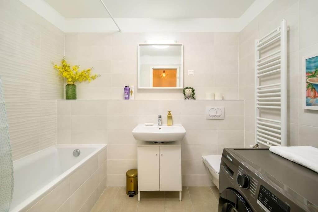 B104 - Liberty Bridge Lovely Home With Free Parking Budapest Eksteriør bilde