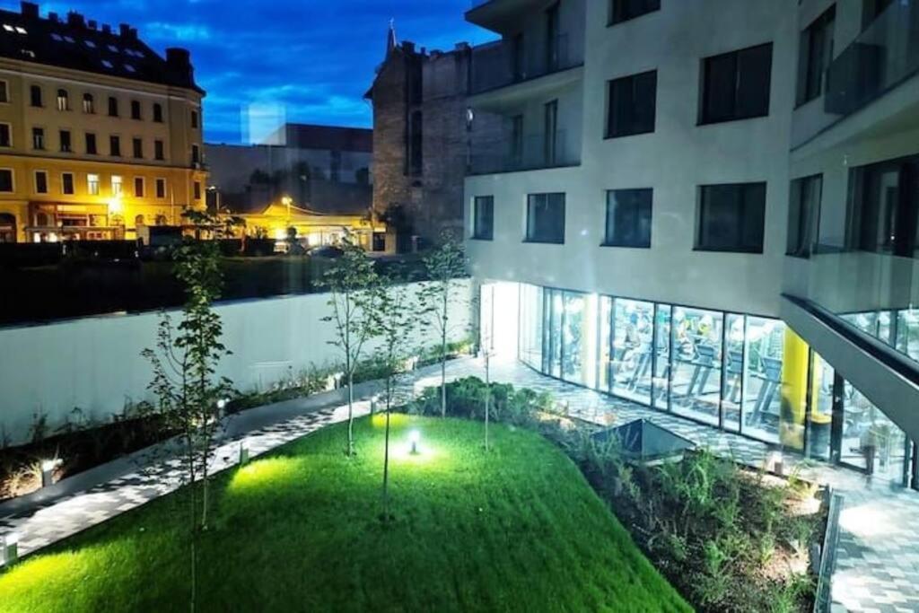 B104 - Liberty Bridge Lovely Home With Free Parking Budapest Eksteriør bilde